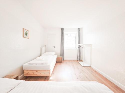 Tolstov Apartments - Monteurwohnung - 3 Schlafzimmer - Esszimmer - Küche - Waschmaschine (Tolstov Apartments - Monteurwohnung - 3 Schlafzimmer - Esszimmer - Kuche - Waschmaschine) in Heiligenhaus