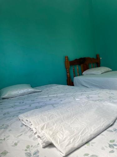 1 double bed, 1 twin bed