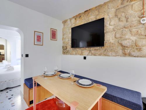 Authentic apartment - 1BR/2P - Goutte-d'Or - image 3