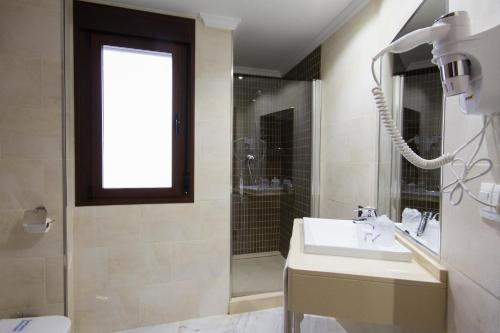 Superior Double Room image 8