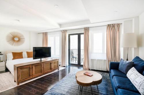 809-4B Studio Balcony W D Prime location in New York, USA