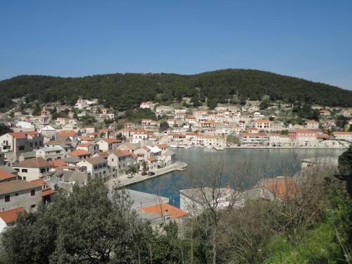  Apartments Matko in Pučišća