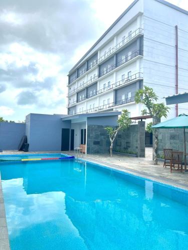 Piscina, LYNN Hotel Tuban in Tuban