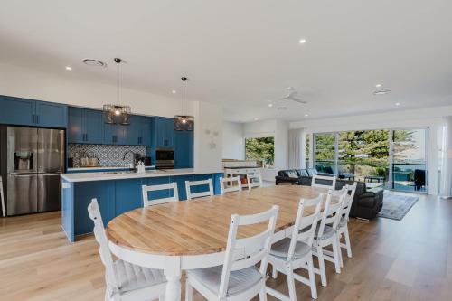The Dual Family Entertainer 9 Esplanade Victor Harbor - Linen Included - Luxury - Seafront in Victor Harbor