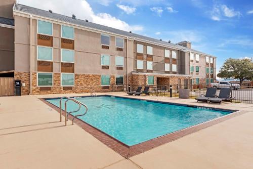 Best Western Plus Riata Hotel in Brownwood, USA