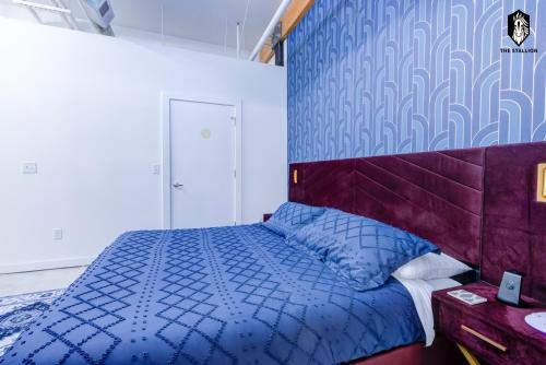 The Stallion #108 - Modern Spacious Loft in Downtown with free parking The Stallion #108 - Modern Spacious Loft in Downtown with free parking