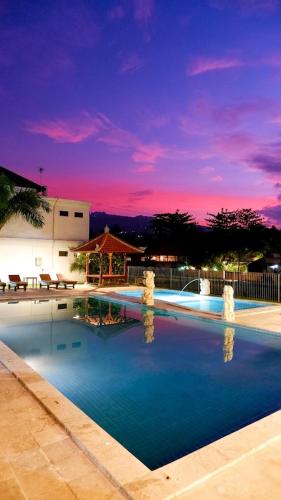 Swimming pool, Puri Lovina in Lovina Beach