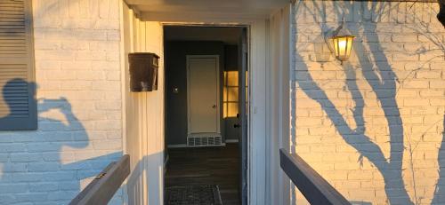 Bejárat, WI35 & I20 Queen! in Edgecliff Falu