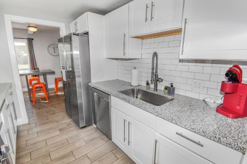 Spacious Cozy Unit Near University and Casinos