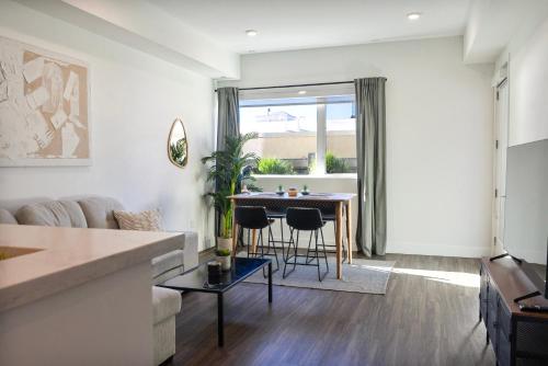 Bright & Stylish 1-Bedroom, Walk to Netflix, Perfect for Long Stays FREE PARKING, Los Angeles (zdjęcie 4)