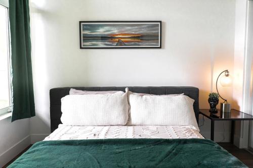 Bright & Stylish 1-Bedroom, Walk to Netflix, Perfect for Long Stays FREE PARKING, Los Angeles (zdjęcie 6)
