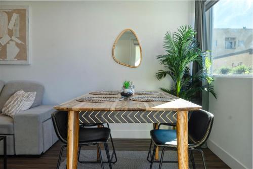 Bright & Stylish 1-Bedroom, Walk to Netflix, Perfect for Long Stays FREE PARKING, Los Angeles (zdjęcie 7)