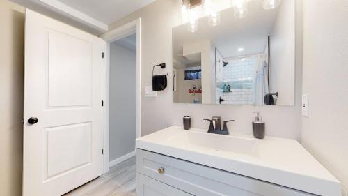 Modern & Updated Unit in Prime Location in 漢普登