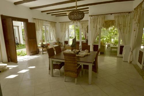 Villas Maranata Complex 5 Villas 3Brd FrontBeach in Coson Vízpart