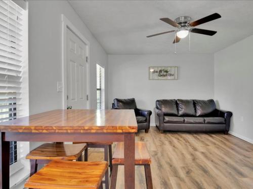 2BR Rustic Cabin with Views and Parking, Pigeon Forge (fotografie 4)