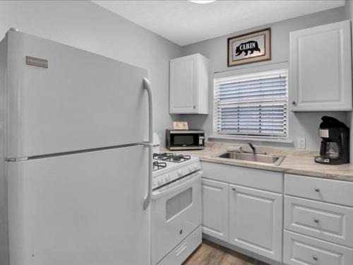 2BR Rustic Cabin with Views and Parking, Pigeon Forge (fotografie 5)