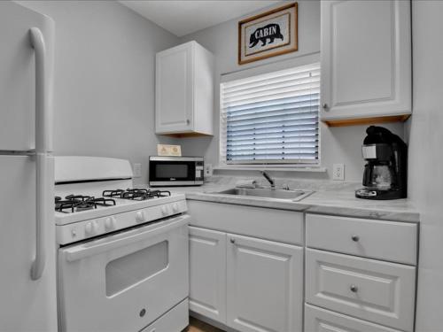 2BR Rustic Cabin with Views and Parking, Pigeon Forge (fotografie 11)