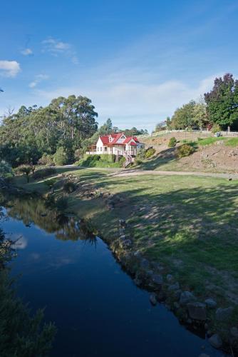 Crabtree Riverfront Cottages Huon Valley