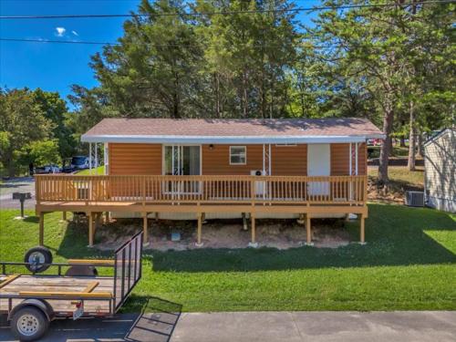 Luxury 2BR Model Home with Mountain Views in Pigeon Forge, USA