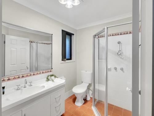 Our Haven: 4-Bed Escape Near Beach & Mogo Trails