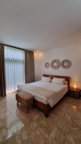 Three-Bedroom Villa image 8