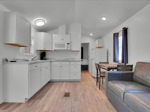 Studio Model Home with Parking in Pigeon Forge, USA