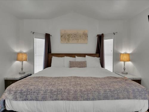 Studio Model Home with Parking in Pigeon Forge, USA