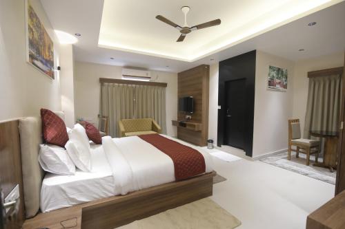 Hotel Vista Suites in Mahabhairab