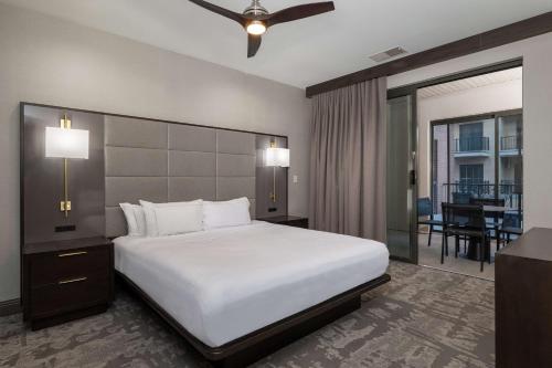 1 king bed, 1 sofa bed