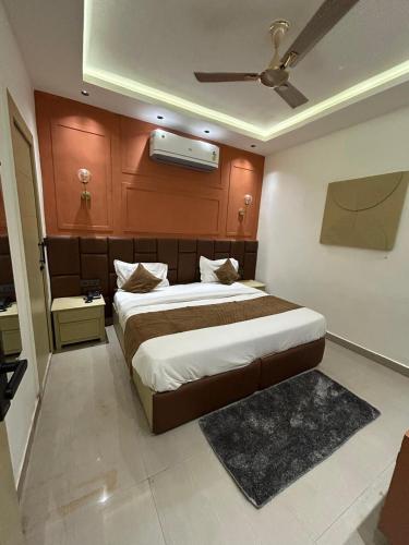 Divine Hotel in Karnal