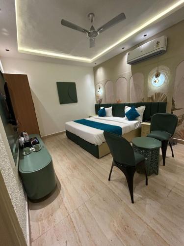 Divine Hotel in Karnal