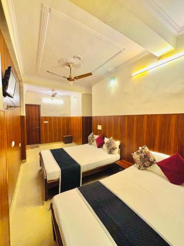 Hotel Agarwal Palace & Restaurant Walkable Distance From Agra Cantt Railway Station near Agra lufthavn
