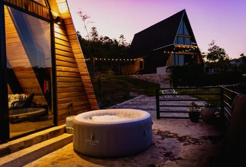 Finca Zuna Family Alpine Cabins with Jacuzzi in Intibuca