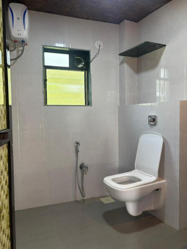 Deluxe Double or Twin Room with Pool View image 3