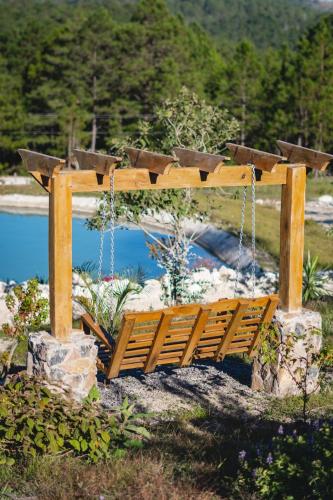 Finca Zuna Family Alpine Cabins with Jacuzzi in Intibuca