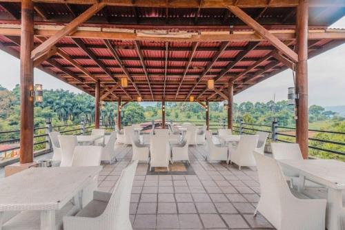 Restoran, Hotel O Bogor Puncak Near Padang Golf Bukit Pelangi Formerly Gunung Geulis Village in Megamendung