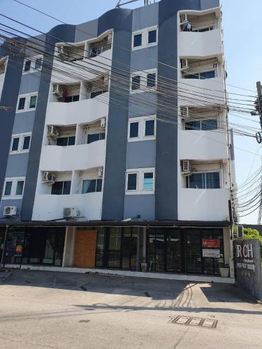 Exterior view, Irich Bang Hua Suae 6kms from BTS Pu-Chao in Muaeng / Paknam