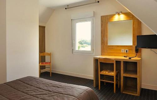 1 double bed, 2 twin beds