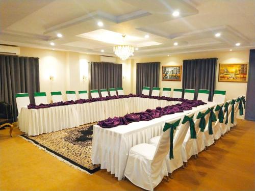 Royal Mansion Hotel - image 4