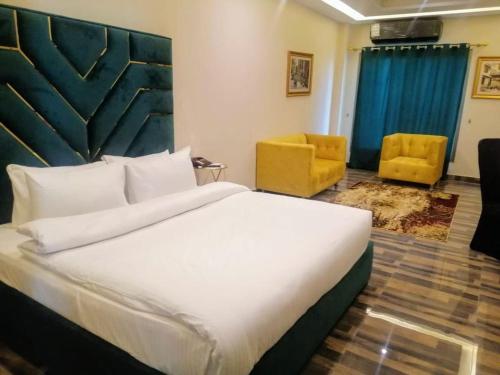 Royal Mansion Hotel - image 3