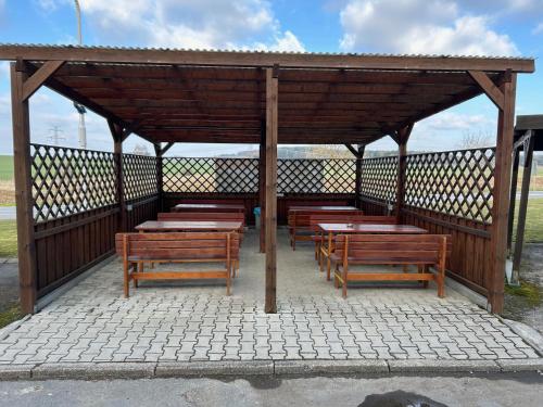 Chraštice (Chrastice) in Radava