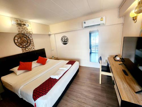 room detail thumbnail 2