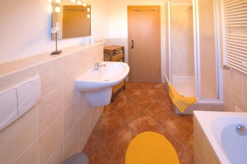 Two-Bedroom Apartment with Balcony image 1