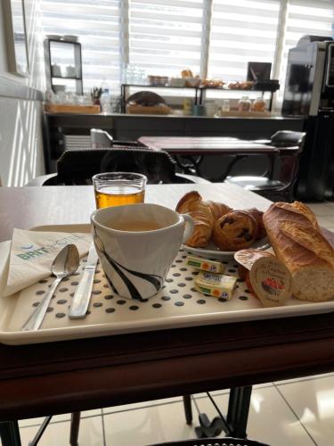 Brit Hotel Cherbourg - image 4