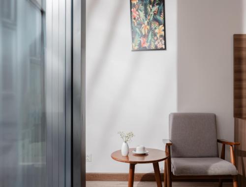 Deluxe Double or Twin Room with Balcony image 10