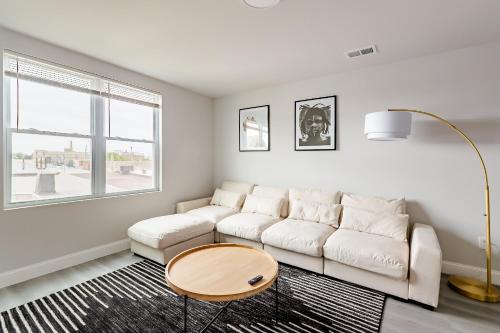 Chic & Convenient Philly Getaway, Your Stylish Stay in Center City