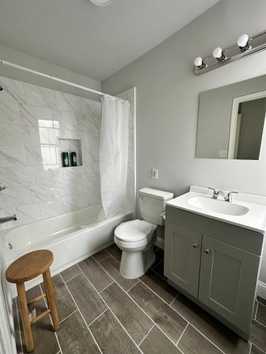 Chic & Convenient Philly Getaway, Your Stylish Stay in Center City