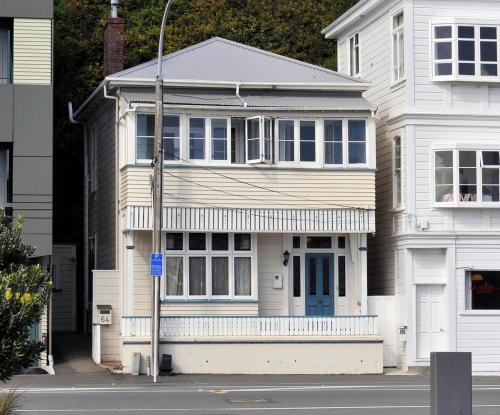 Victorian 3 Bedroom Villa - Walk to City Centre, Waterfront & Te Papa in Oriental Parade