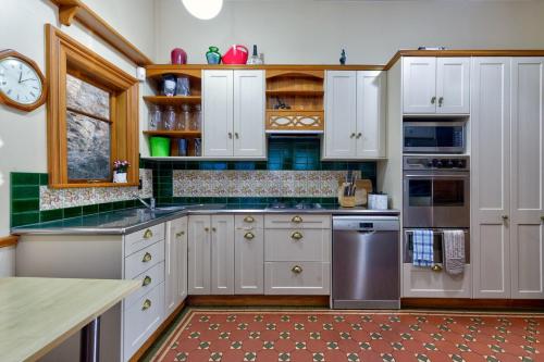 Victorian 3 Bedroom Villa - Walk to City Centre, Waterfront & Te Papa in Oriental Parade