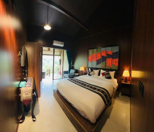 Double Room with Mountain View room in La Dao Spa Homestay